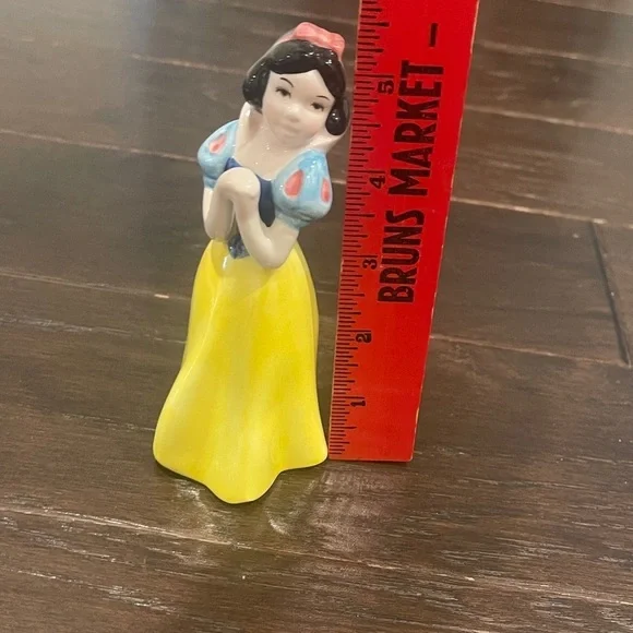 Disney Snow White Figurine - Yellow, Blue, and Red - Picture 4 of 4